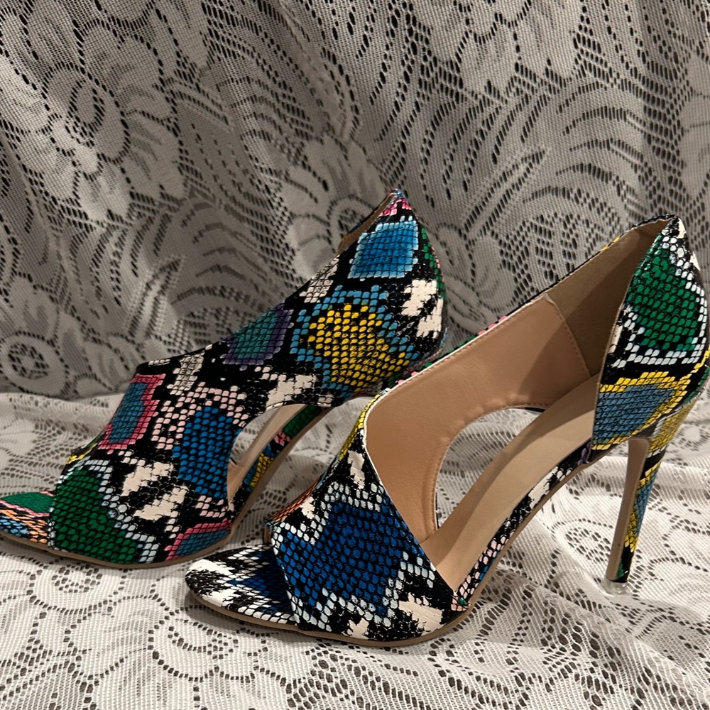 Open side cut rainbow vegan snakeskin heels NIB size 40(size 9 US)
